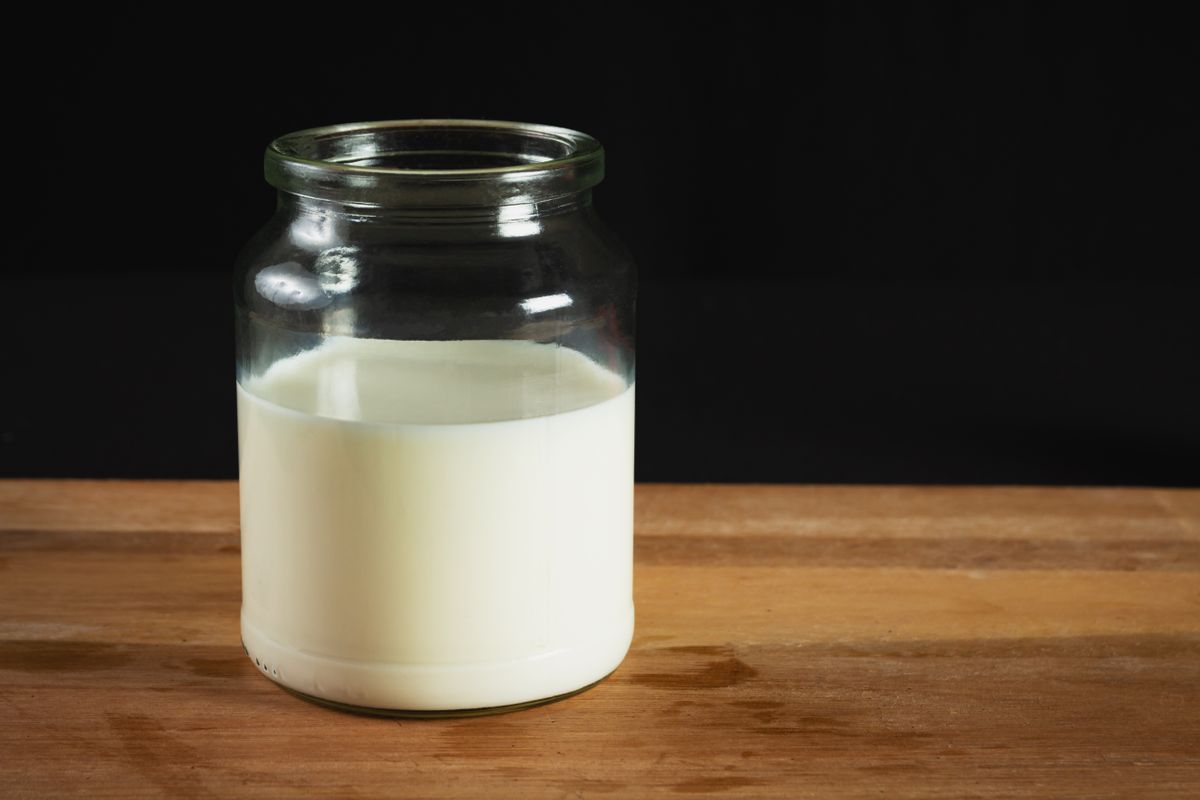 Bảo quản sữa mẹ vắt ra đúng chuẩn CDC: để phòng, tủ mát, tủ đông bao lâu