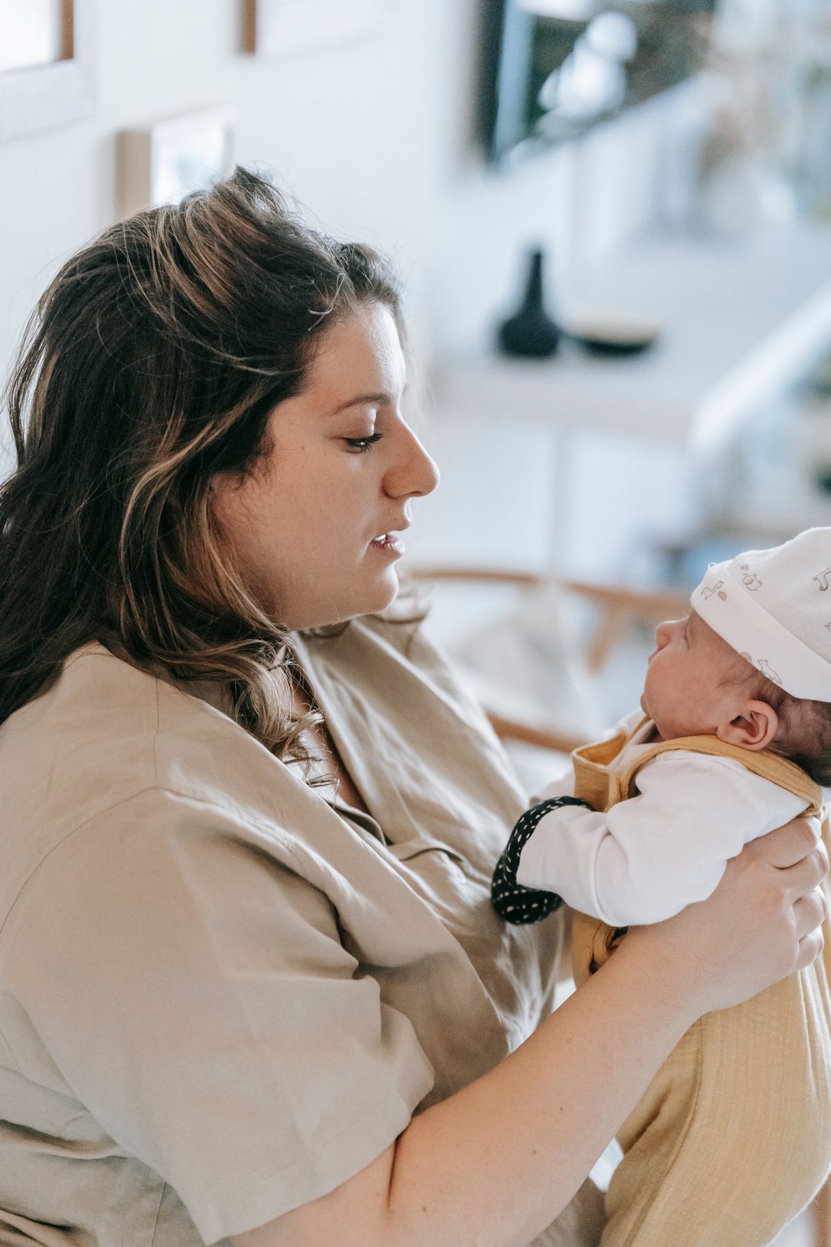 Chăm sóc vết mổ sau sinh tại nhà: giữ sạch khô, dấu hiệu nhiễm trùng